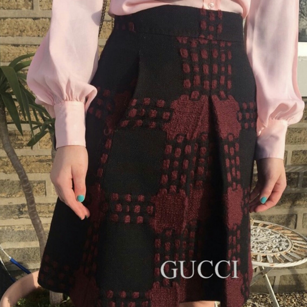 Authentic Gucci wool pleated skirt in size 38